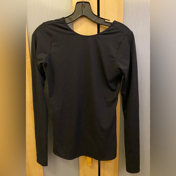 Fabletics long sleeve black fitness top Size XS - Picture 2 of 5